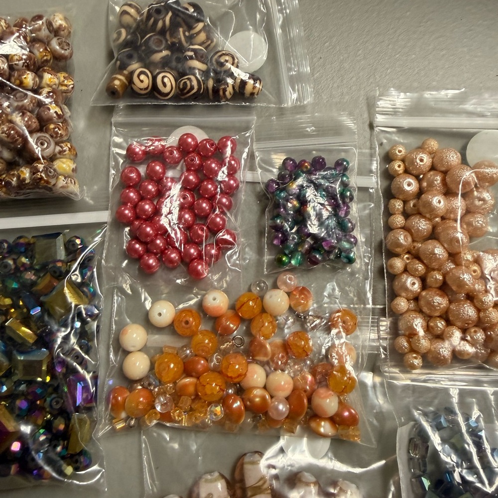 Assorted Beads Collection Lot#3 - Picture 4 of 10